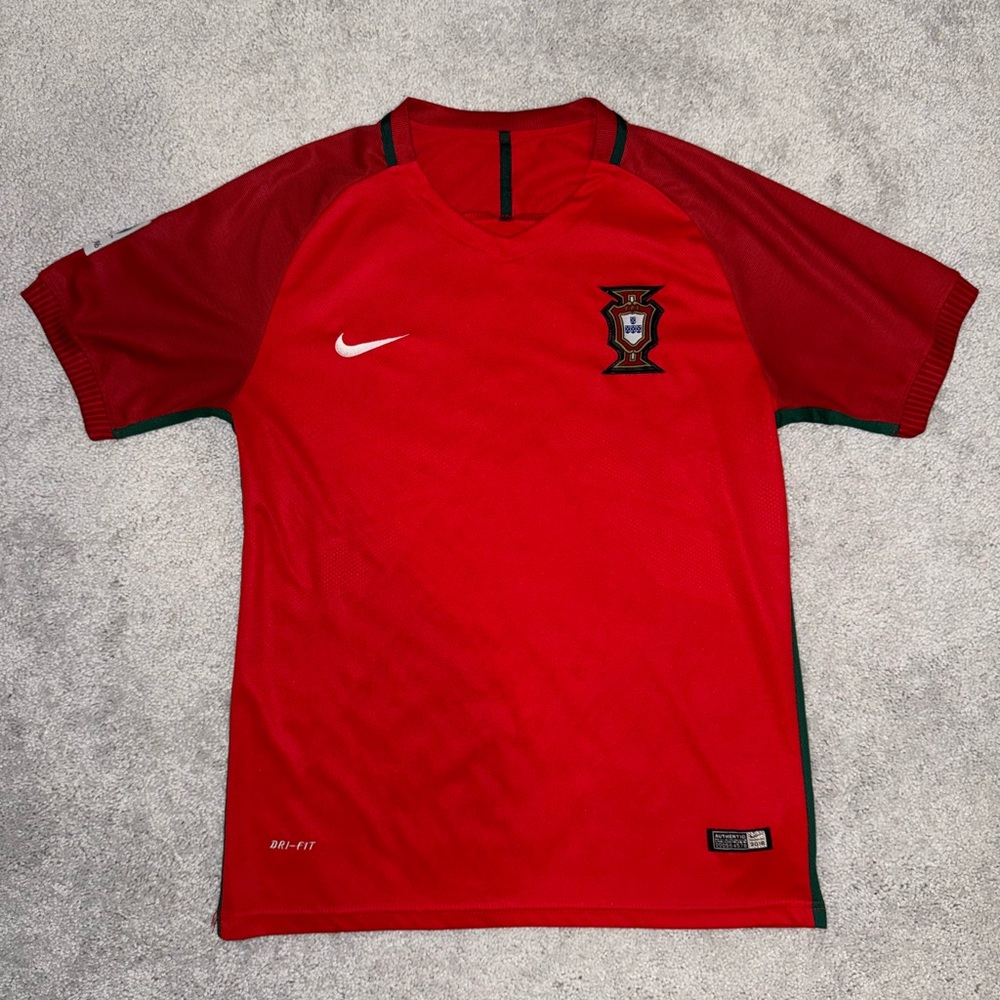 2016 Euro’s Portugal Nike Home Jersey Men’s Size L (Used)